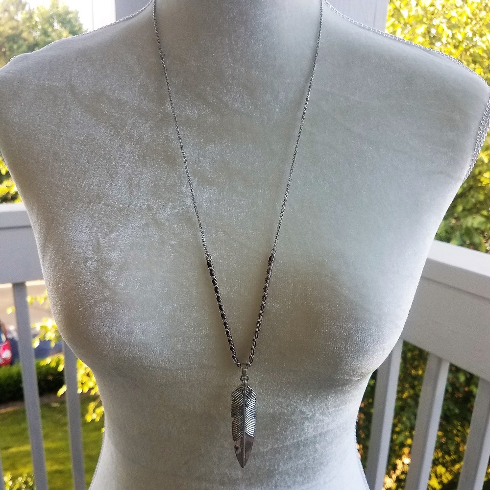 NWT Lucky Brand Feather Pendant Necklace